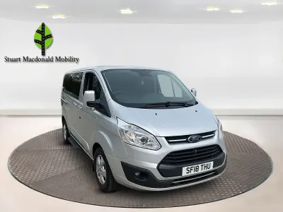 Usado Ford Tourneo 2018 Plateado Monovolumen