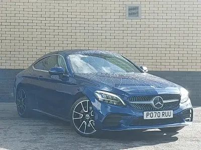 Usado Mercedes C200 AMG line 184 HP (135 kW) 2020 Azul Coupé