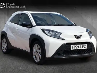 Used Toyota Aygo X PURE 72 HP (52 kW) 2024 White SUV