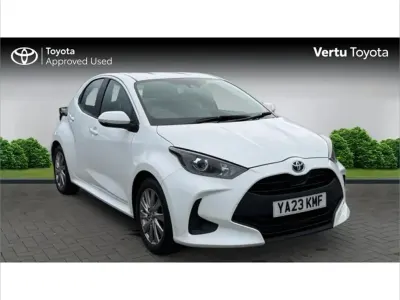 Used Toyota Yaris 113 HP (83 kW) 2023 White Hatchback