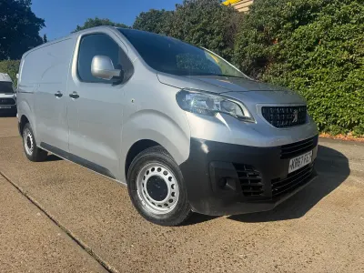 Used Peugeot Expert 120 HP (88 kW) 2017 Silver Van