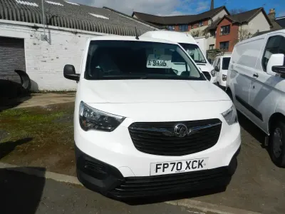 Used Vauxhall Combo Edition 100 HP (73 kW) 2021 White MPV