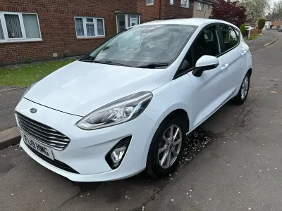 Used Ford Fiesta Zetec 100 HP (73 kW) 2019 White Hatchback