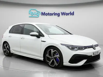 Begagnad VW Golf VII R 320 HK (235 kW) 2021 Vit Halvkombi