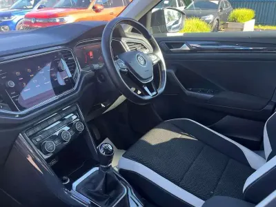 Used VW T-Roc SEL 115 HP (84 kW) 2018 Black SUV