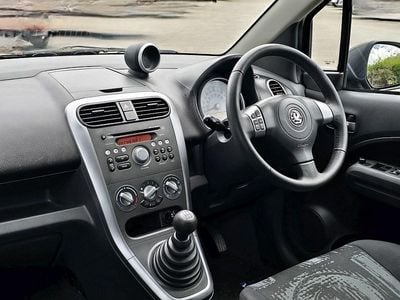 Second-hand Vauxhall Agila 94 CP (69 kW) 2014 Negru Monovolum