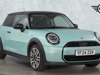 Used Mini Cooper Hatch 154 HP (113 kW) 2024 Green Hatchback