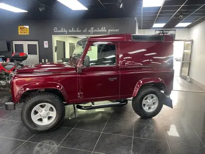 Używany Land Rover Defender 122 KM (89 kW) 2015 Czerwony SUV
