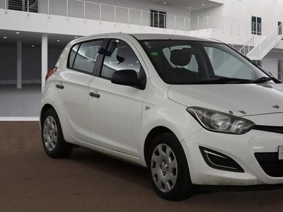 Used Hyundai i20 Classic 85 HP (62 kW) 2013 White Hatchback