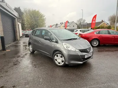 Begagnad Honda Jazz S 90 HK (66 kW) 2013 Grå Halvkombi