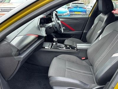 Used Vauxhall Astra GS Line 128 HP (94 kW) 2022 Yellow Hatchback