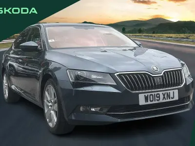 Usado Skoda Superb SE L Executive 150 HP (110 kW) 2019 Cinzento Citadino