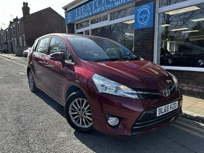 Used Toyota Verso 132 HP (97 kW) 2017 Red MPV