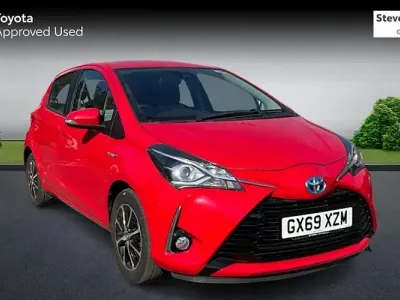 Used Toyota Yaris Hybrid 101 HP (74 kW) 2019 Red Hatchback