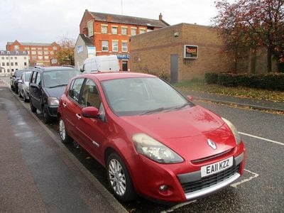Red Used 2011 Renault Clio II Dynamique Hatchback | £1,495 (Fair price)