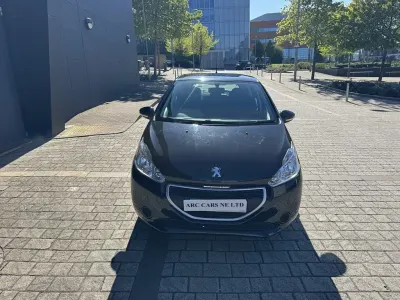 Używany Peugeot 208 Access 82 KM (60 kW) 2013 Czarny Hatchback