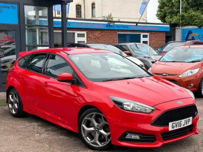 Used Ford Focus ST 185 HP (136 kW) 2015 Red Hatchback
