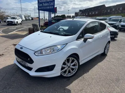 Used Ford Fiesta Zetec 125 HP (91 kW) 2014 White Hatchback