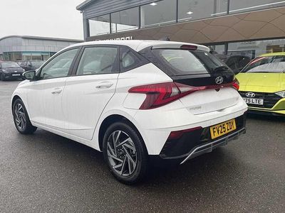 New Hyundai i20 Advanced 100 HP (73 kW) 2025 White Hatchback