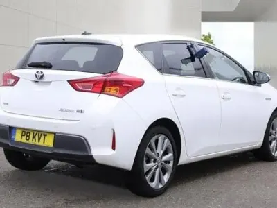Used Toyota Auris Hybrid 2012 White Hatchback