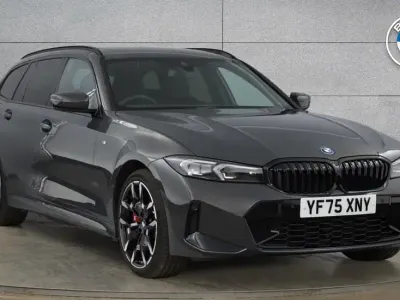 Usado BMW 330e M Sport 288 HP (211 kW) 2025 Cinzento Carrinha