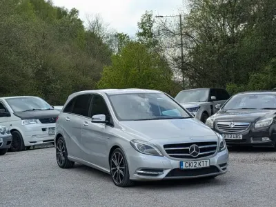 Begagnad Mercedes B180 109 HK (80 kW) 2012 Silver Minibuss