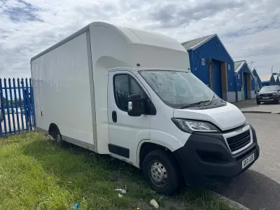 Used Peugeot Boxer 165 HP (121 kW) 2021 White Van