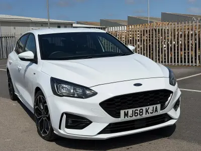 Used Ford Focus ST-Line X 2018 White Hatchback