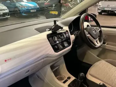 Used VW up! Beats 60 HP (44 kW) 2020 Pure white  Hatchback