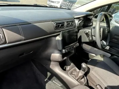 Używany Citroën C3 PureTech 82 KM (60 kW) 2023 Biały Hatchback