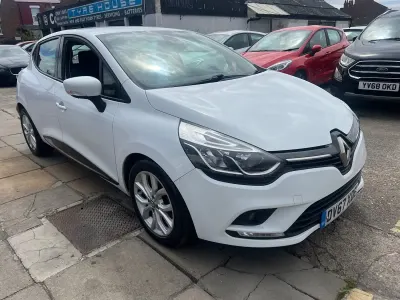 Used Renault Clio Dynamique 2017 White Hatchback