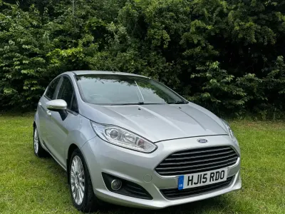 Used Ford Fiesta Titanium 100 HP (73 kW) 2015 Silver Hatchback