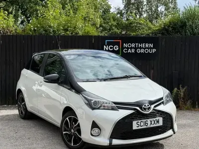 Used Toyota Yaris Design 99 HP (72 kW) 2016 White/black Hatchback