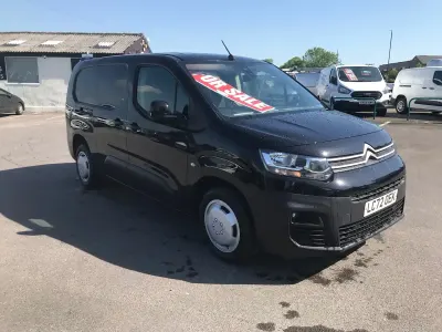 Used Citroën Berlingo 100 HP (73 kW) 2022 Black MPV