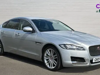 Używany Jaguar XF Portfolio 300 KM (220 kW) 2019 Srebrny Sedan/Limuzyna