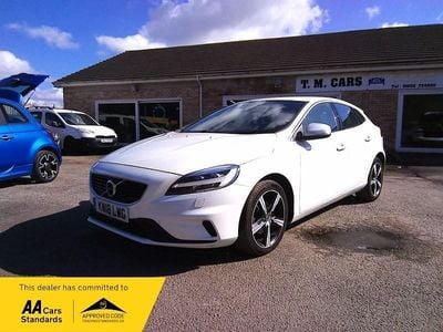 Begagnad Volvo V40 R-Design 120 HK (88 kW) 2018 Vit Halvkombi