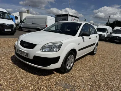 Used Kia Rio 2009 White Hatchback