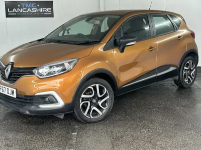 Used Renault Captur Dynamique 90 HP (66 kW) 2017 Orange SUV