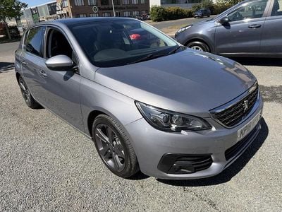 Usado Peugeot 308 Allure 130 HP (95 kW) 2018 Cinzento Citadino