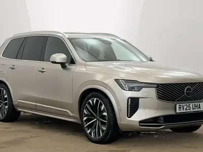Usado Volvo XC90 Ultra 250 HP (183 kW) 2025 Dourado SUV