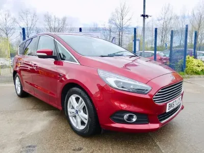 Begagnad Ford S-MAX Titanium 150 HK (110 kW) 2017 Röd Minibuss