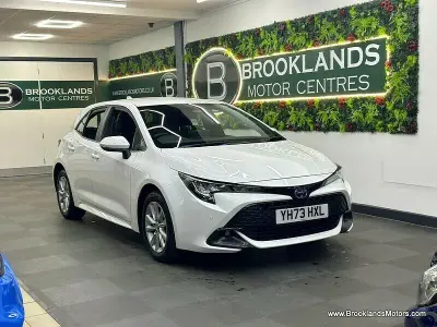 Begagnad Toyota Corolla 2023 Vit Halvkombi