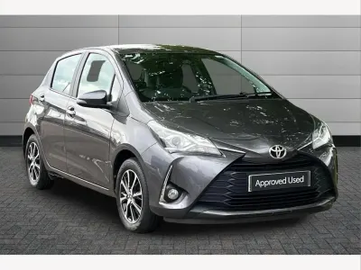 Używany Toyota Yaris 111 KM (81 kW) 2019 Szary Hatchback