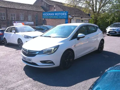 Used Vauxhall Astra SRi 110 HP (80 kW) 2016 White Hatchback