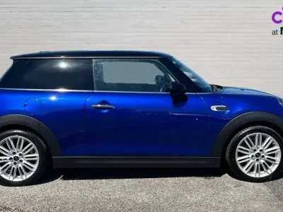 Używany Mini Cooper Hatch 136 KM (100 kW) 2018 Niebieski Hatchback