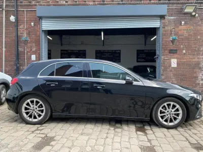Używany Mercedes A180 Executive 116 KM (85 kW) 2018 Czarny Hatchback