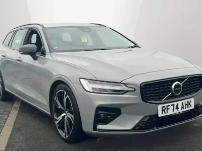 Usado Volvo V60 Plus 197 HP (144 kW) 2025 Cinzento Carrinha