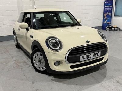 Used Mini ONE Classic 102 HP (75 kW) 2019 White Hatchback