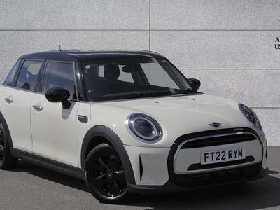 Begagnad Mini Cooper Classic 134 HK (98 kW) 2022 Vit Halvkombi