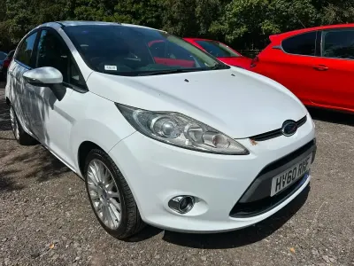 Used Ford Fiesta Titanium 95 HP (69 kW) 2010 White Hatchback